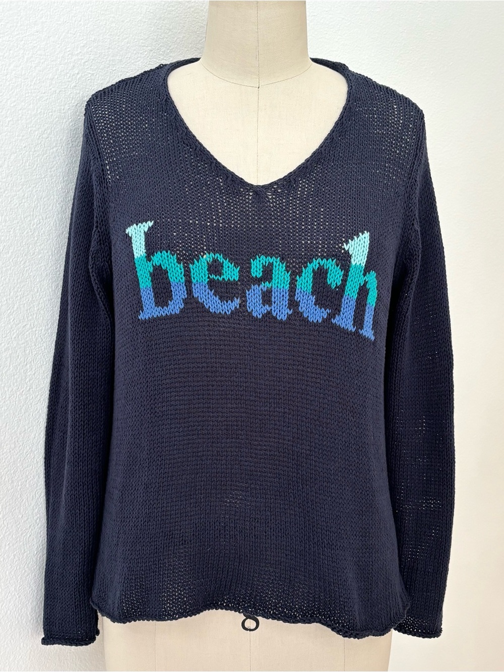 Wooden Ships Graphic Gradient ‘BEACH’ V-Neck Sweater Navy Blue Cotton Blend X/S